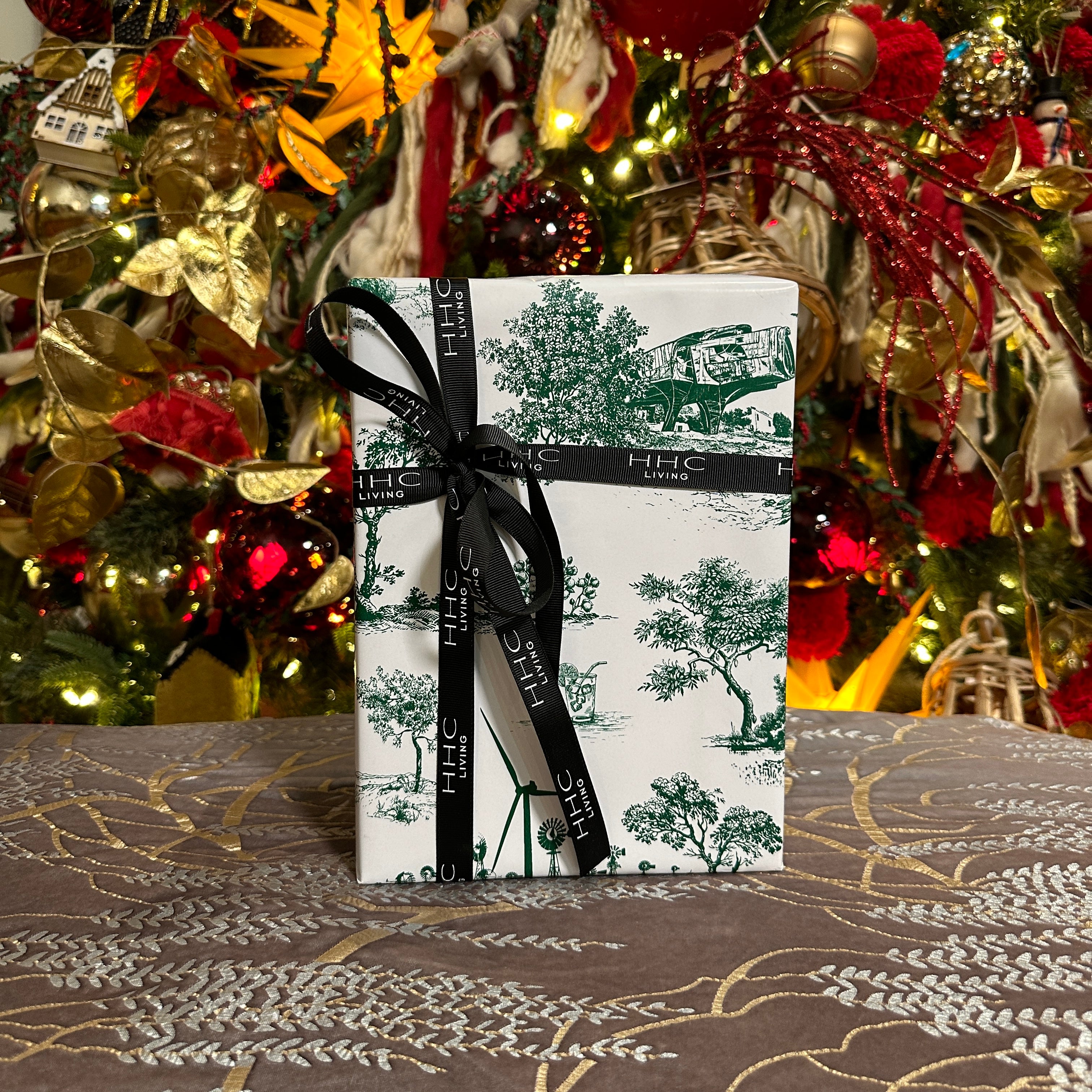 The Lubbock Toile™ Wrapping Paper / Green