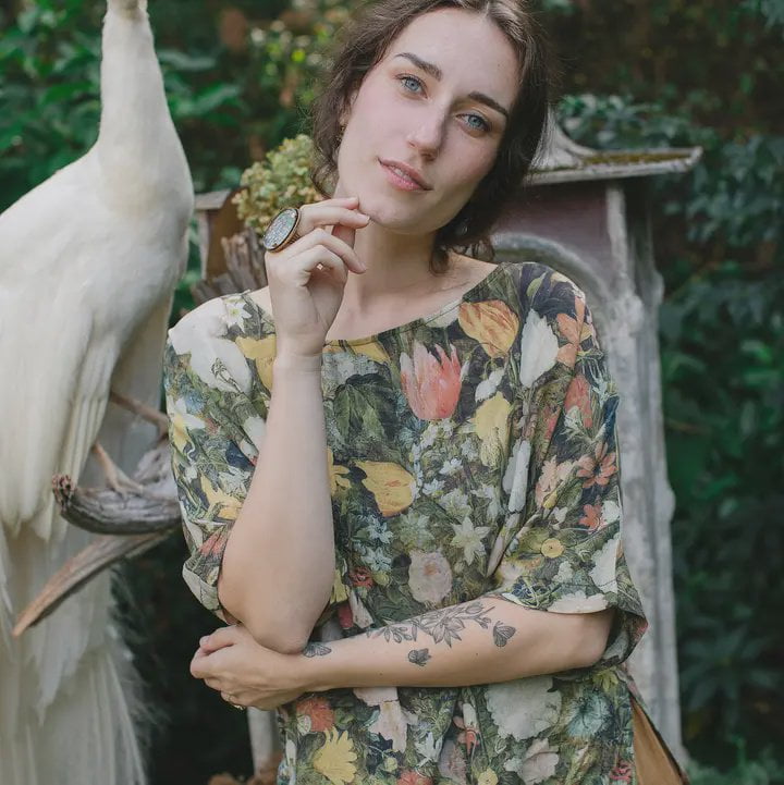 Luxe Tee / I Dream In Flowers
