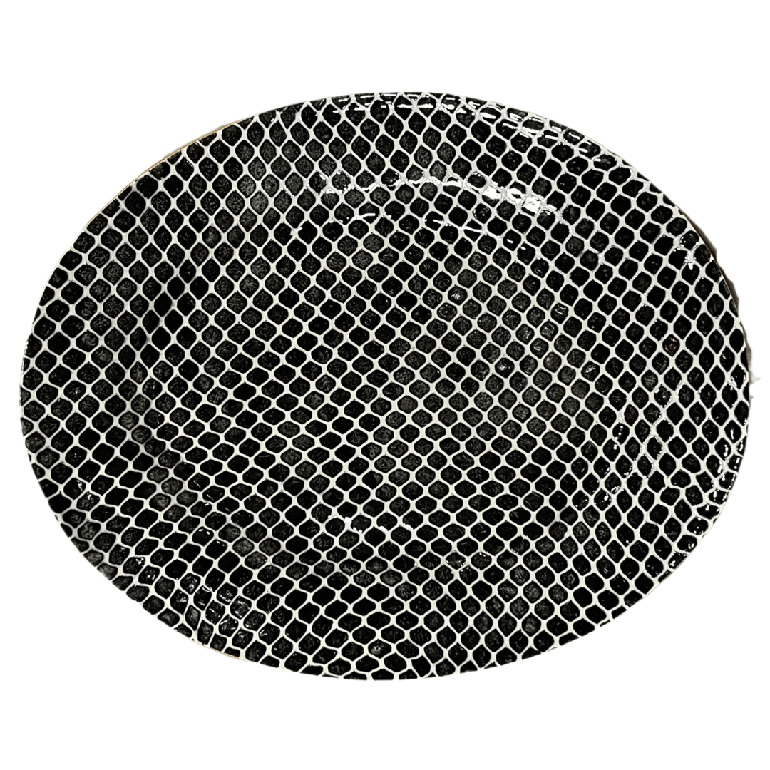 Medium Oval/ Taj Black