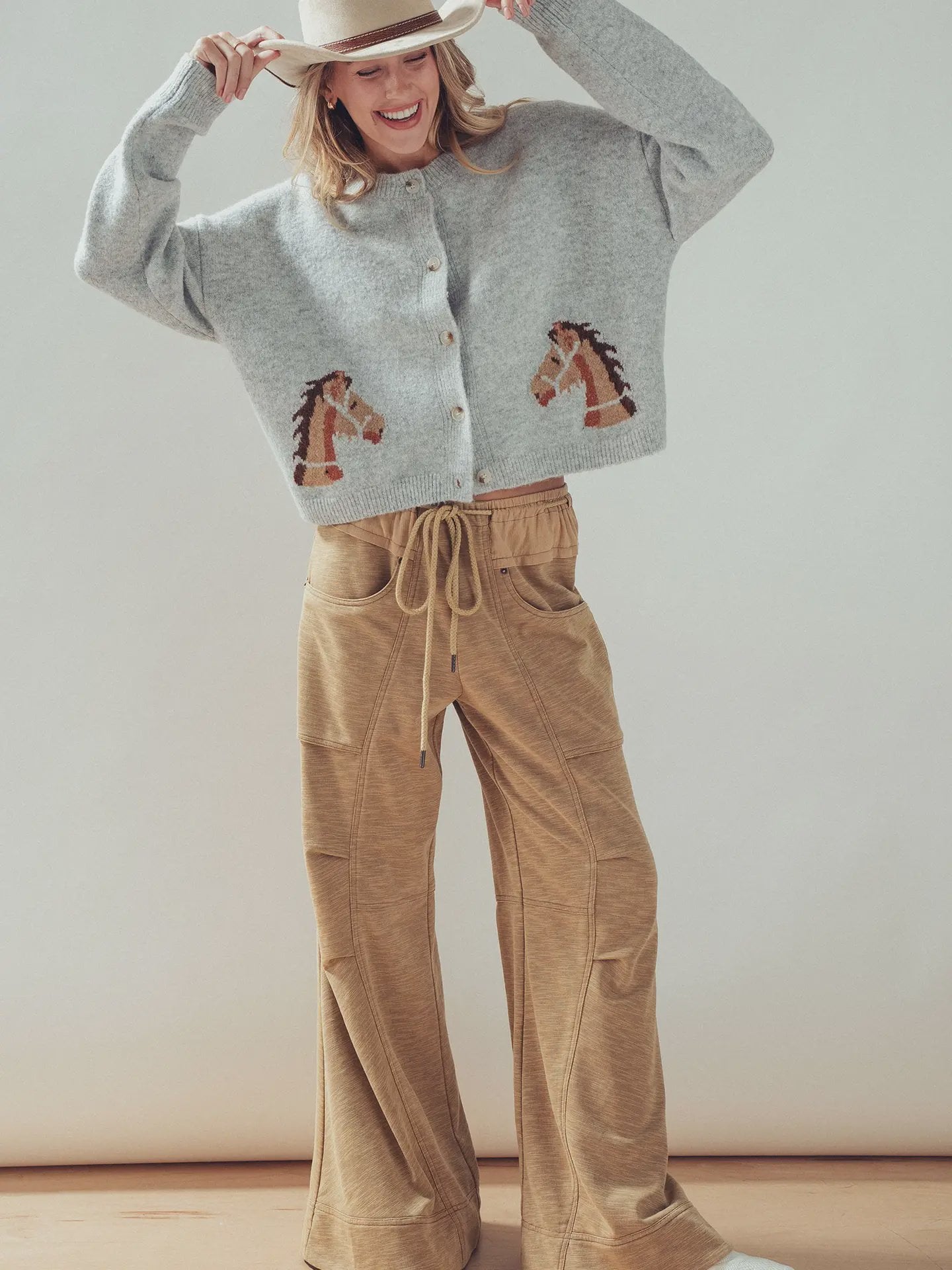 Horse Graphic Cropped Cardigan / Grey