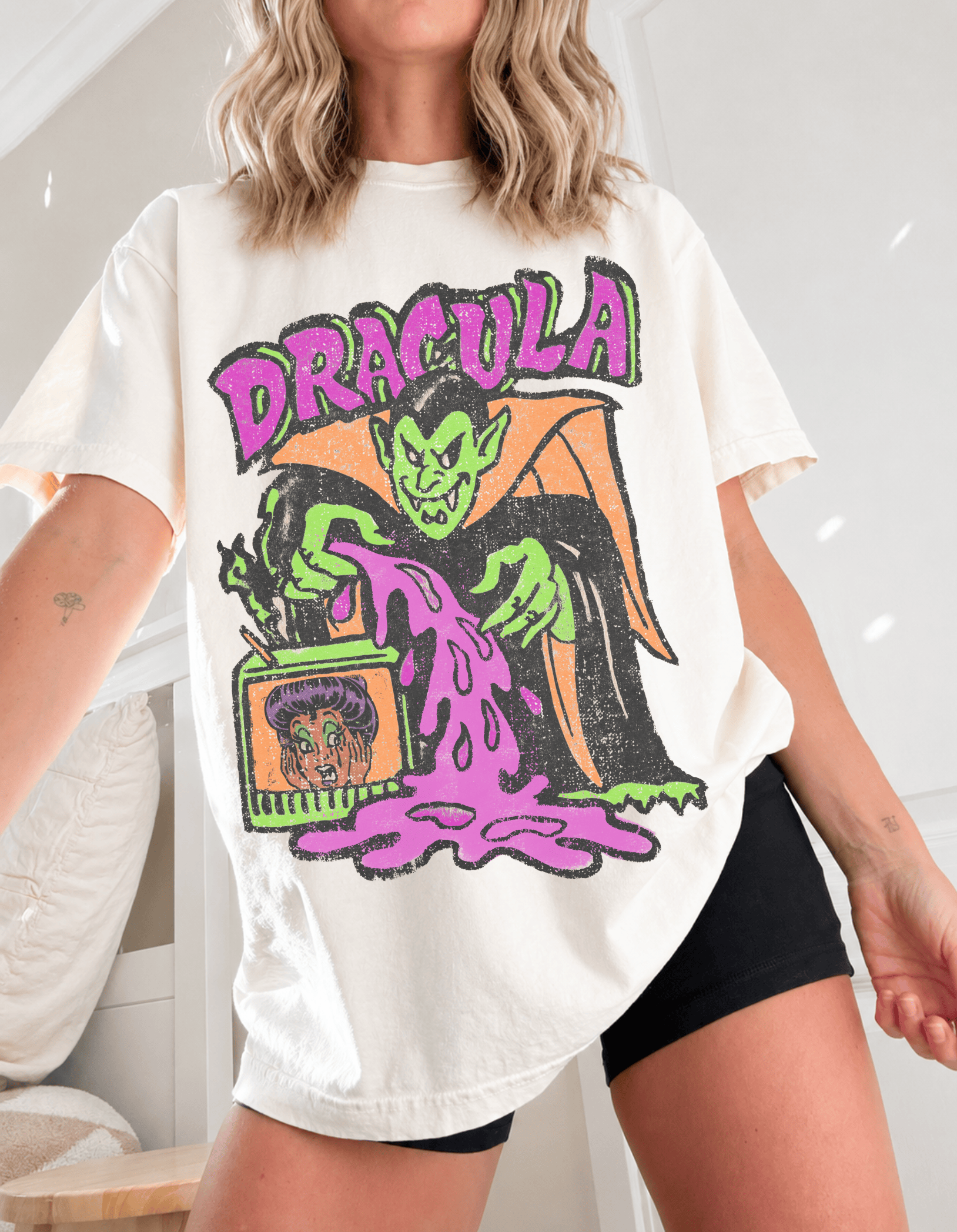 Dracula Retro Halloween Tee / Ivory