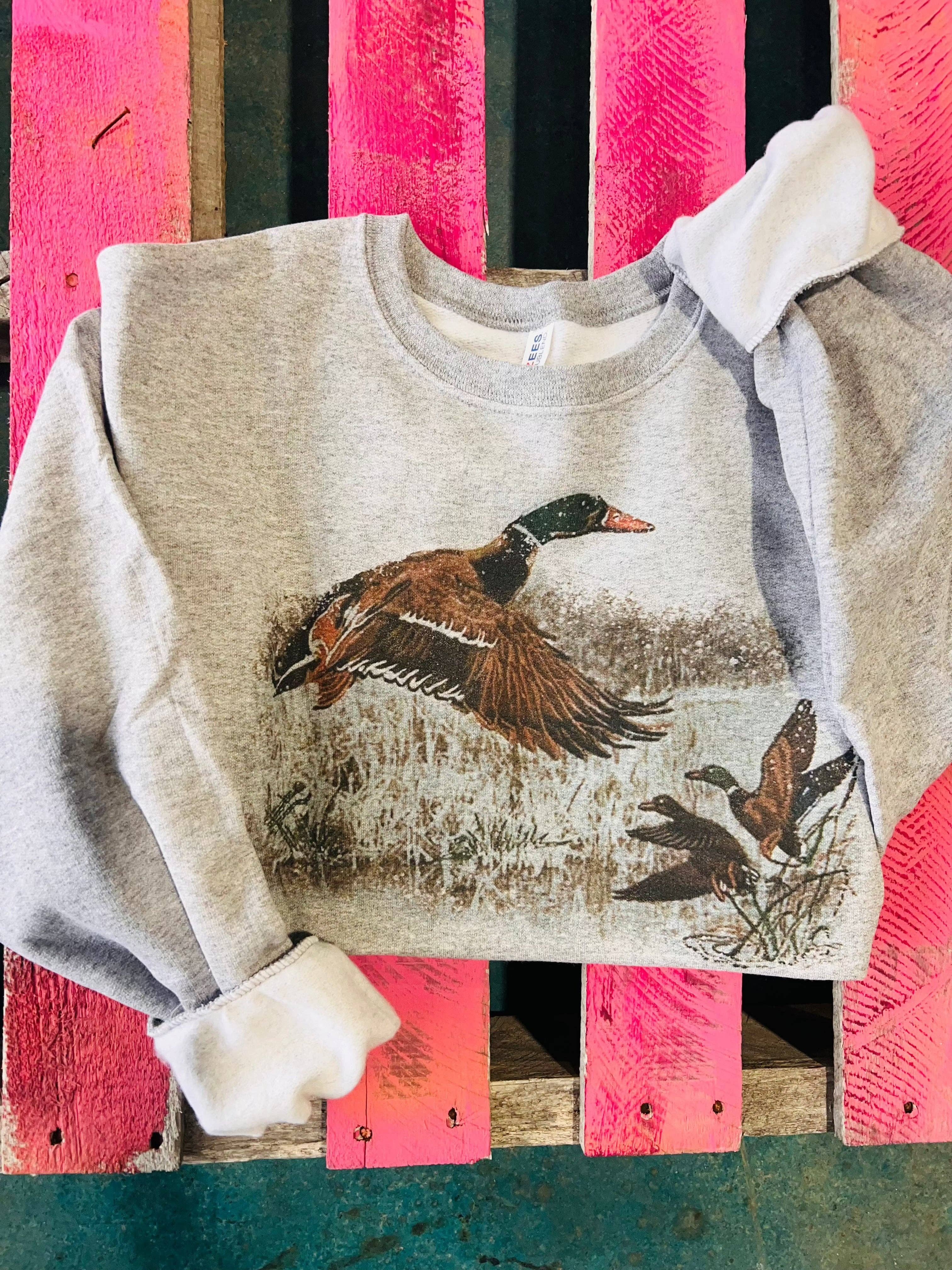 Retro Duck Scene Sweatshirt / Cream