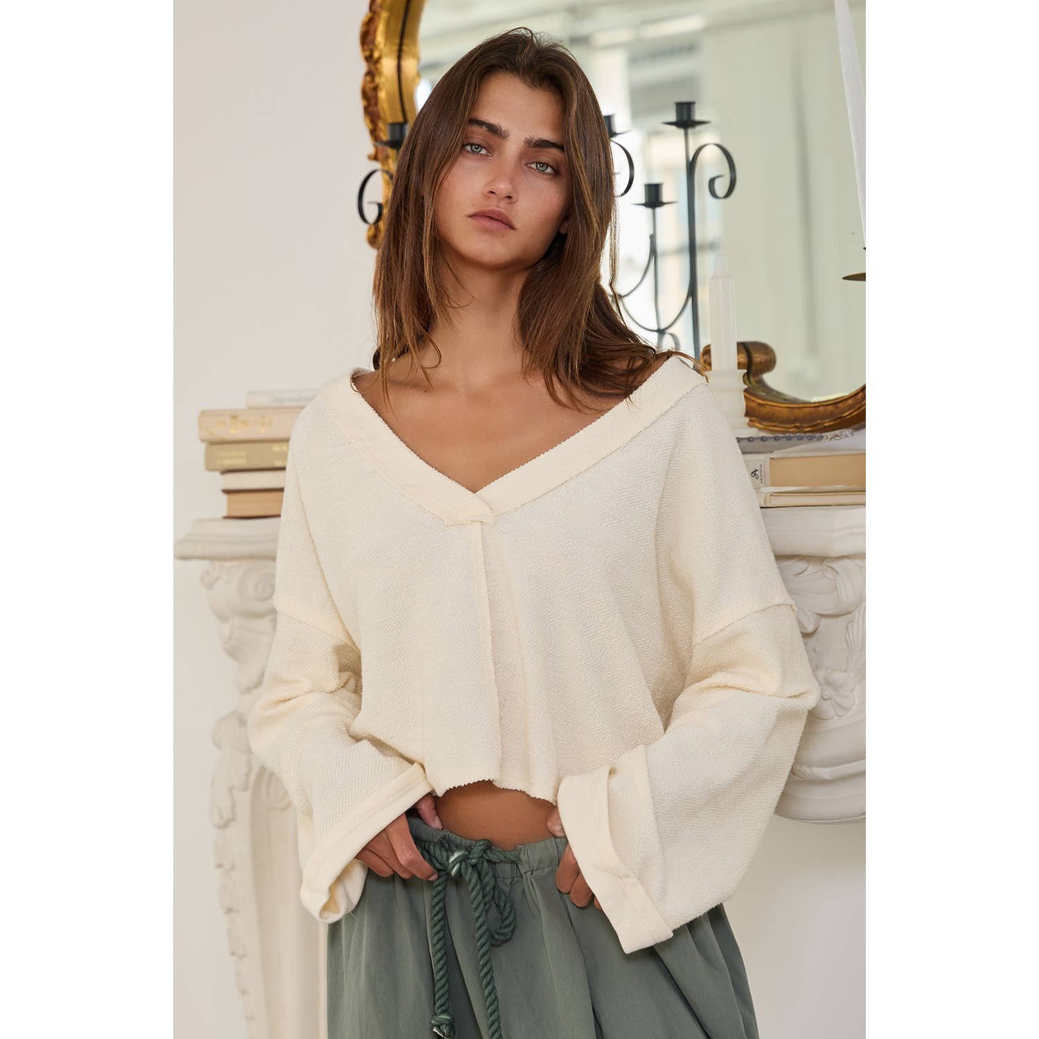 Cutout Back Tie Pullover Crop Top / Cream